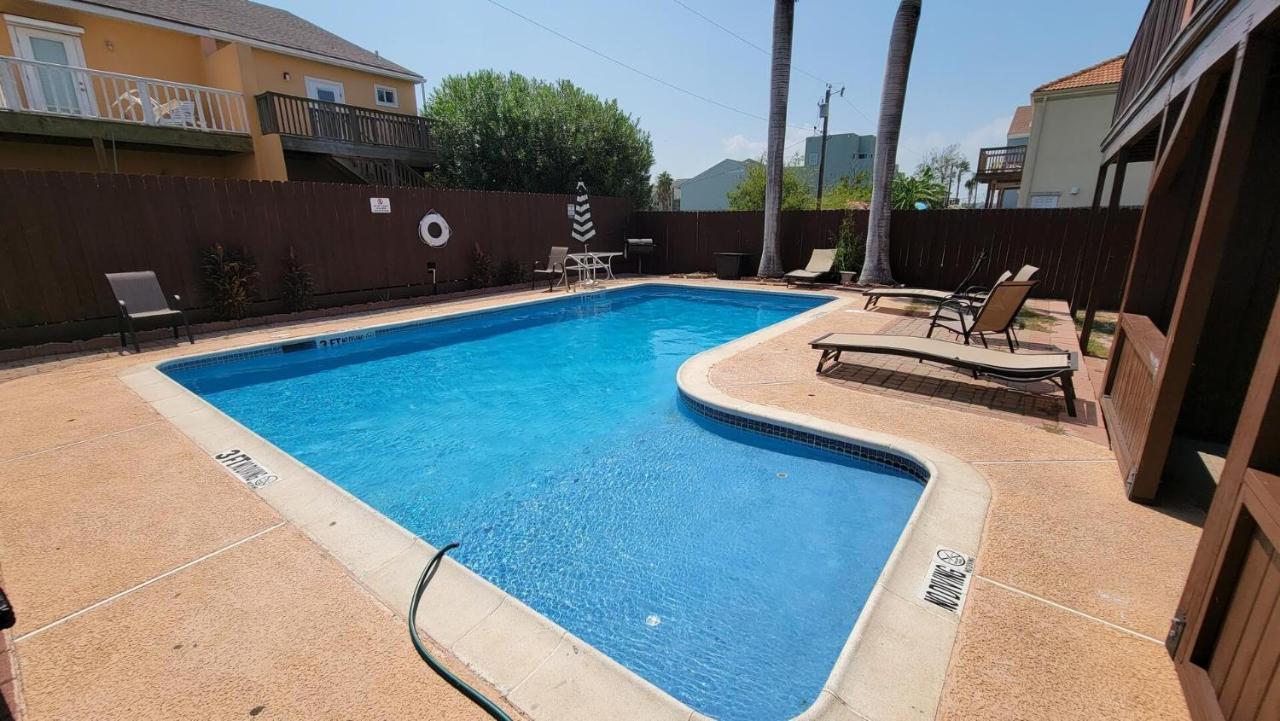 Cozy 2 Bedroom With Big Pool - Campeche Triplex Unit C Home جنوب جزيرة بادري المظهر الخارجي الصورة
