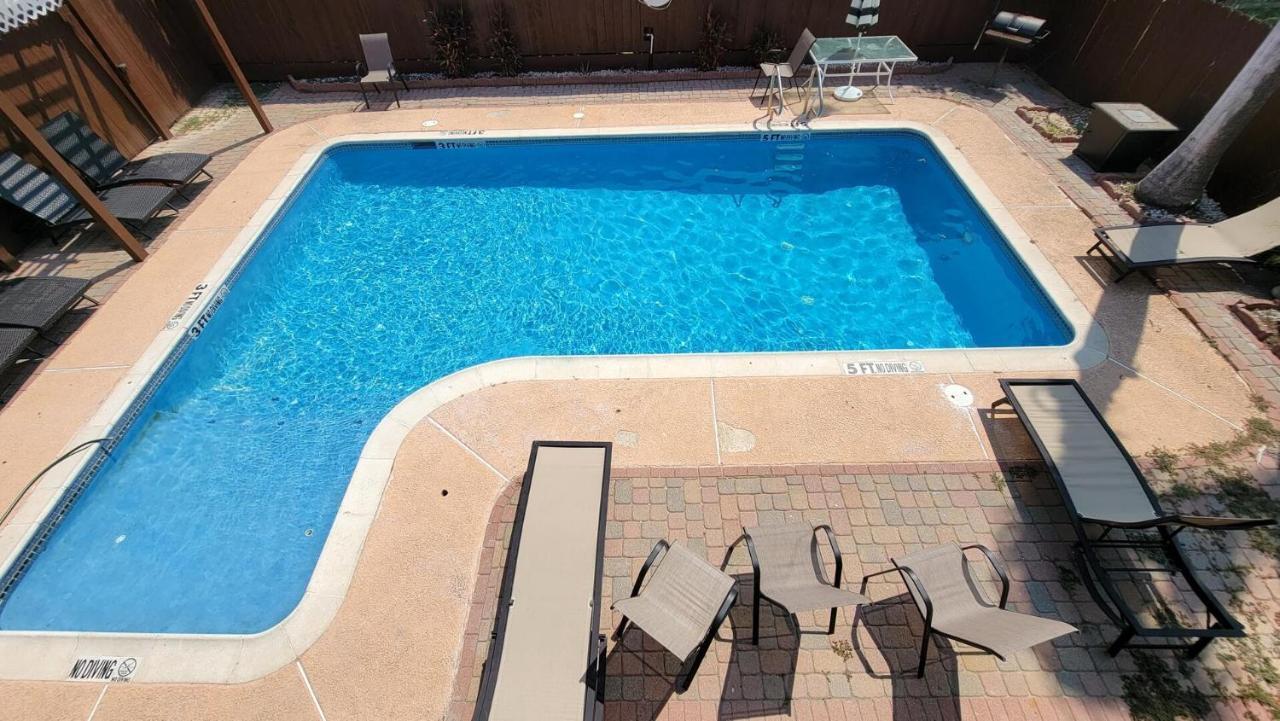 Cozy 2 Bedroom With Big Pool - Campeche Triplex Unit C Home جنوب جزيرة بادري المظهر الخارجي الصورة